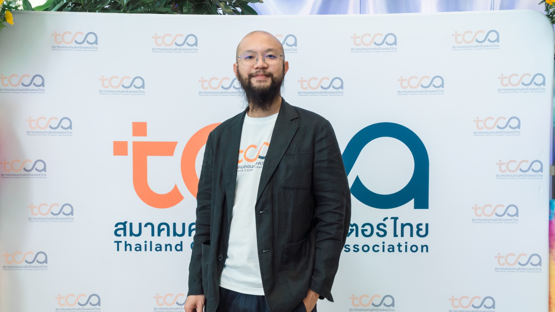 อิสระ ฮาตะ YouTuber และ Co-Founder บริษัท รับทราบ โปรดักชั่น จำกัด และอุปนายกด้านมาตรฐาน วิชาชีพครีเอเตอร์สมาคมคอนเทนต์ครีเอเตอร์ไทย