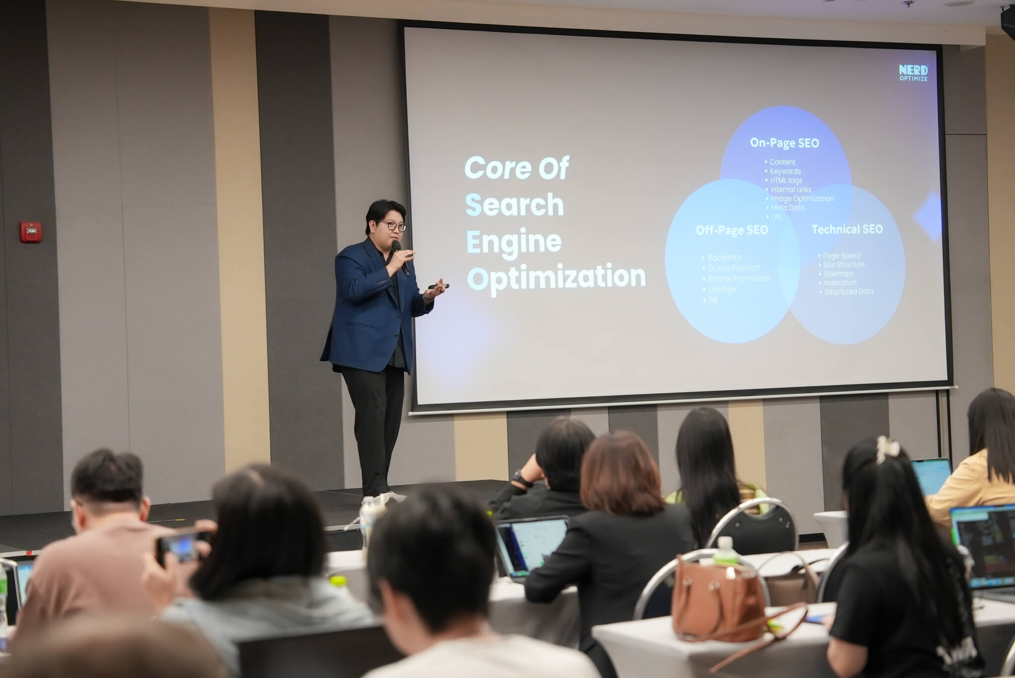 คุณศิริพงษ์ กลิ่นขจร (ไอซ์)
Managing Director จาก NerdOptimize