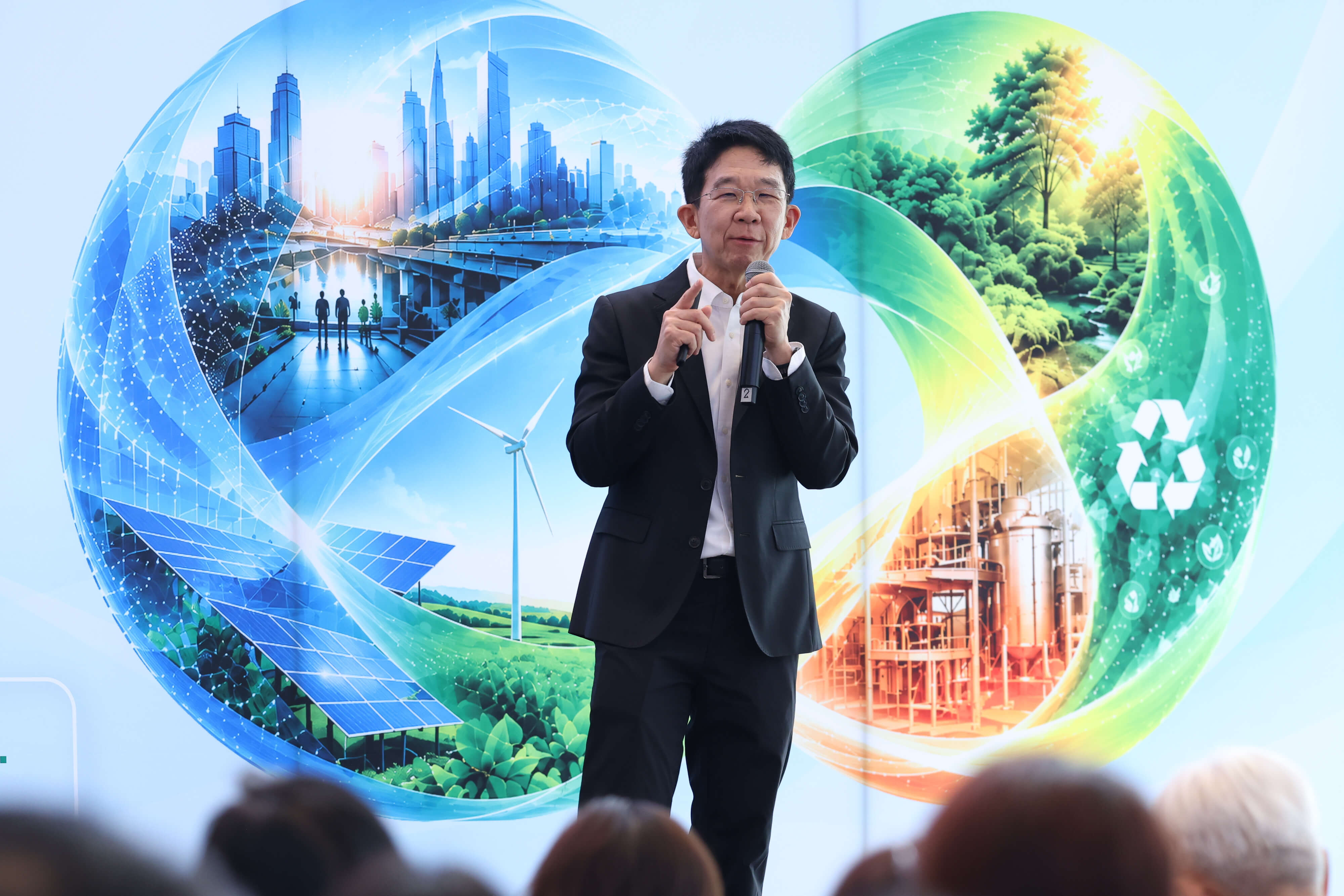 คุณยุทธนา เจียมตระการ ประธานคณะกรรมการขับเคลื่อนเศรษฐกิจหมุนเวียนและสิ่งแวดล้อม หอการค้าไทย